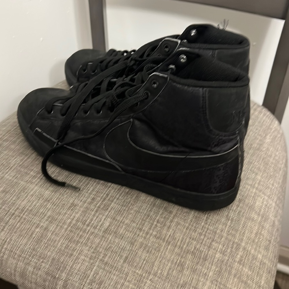 Black Nike blazers mid